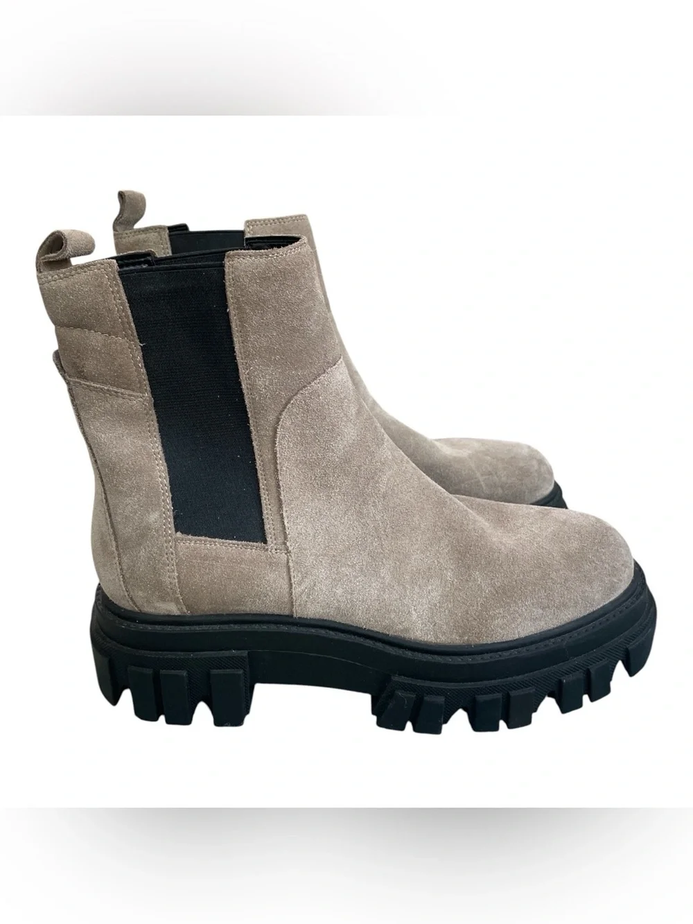 Marc Fisher Meron Tan Suede Lug Sole Chelsea Boots 7.5 Minimalist Utilitarian